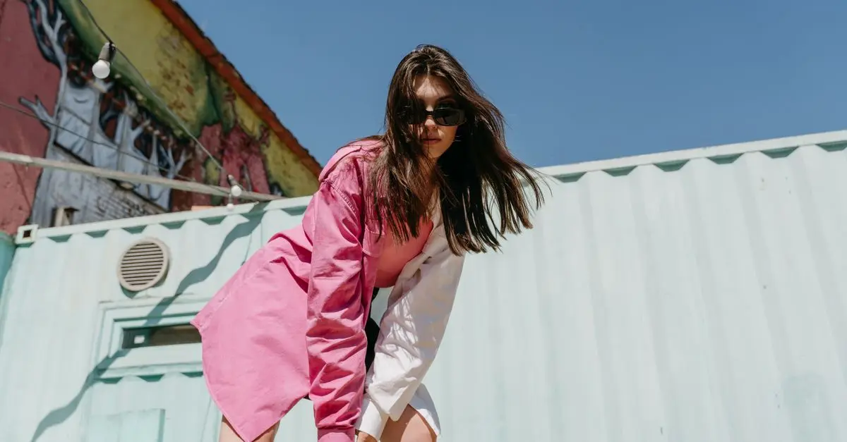 Cómo combinar prendas de diferentes estilos para un look único