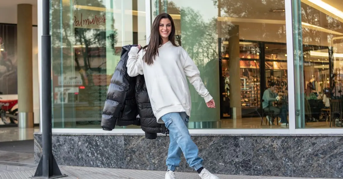Cómo combinar prendas básicas para un look con estilo