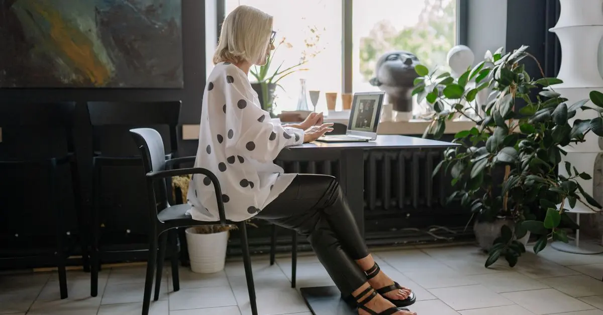 Ropa cómoda y estilosa para trabajar desde casa