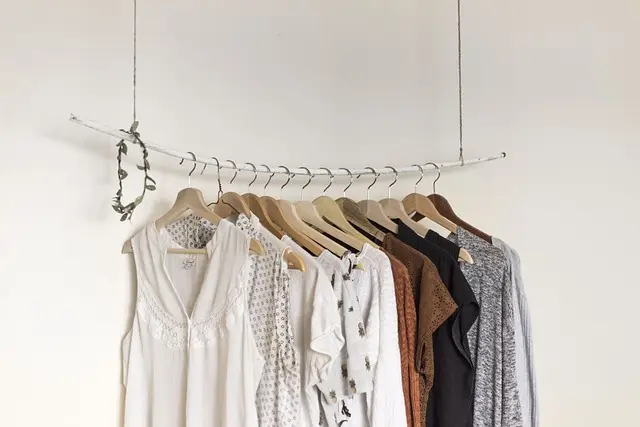 Cómo integrar moda sostenible en tu armario con estilo