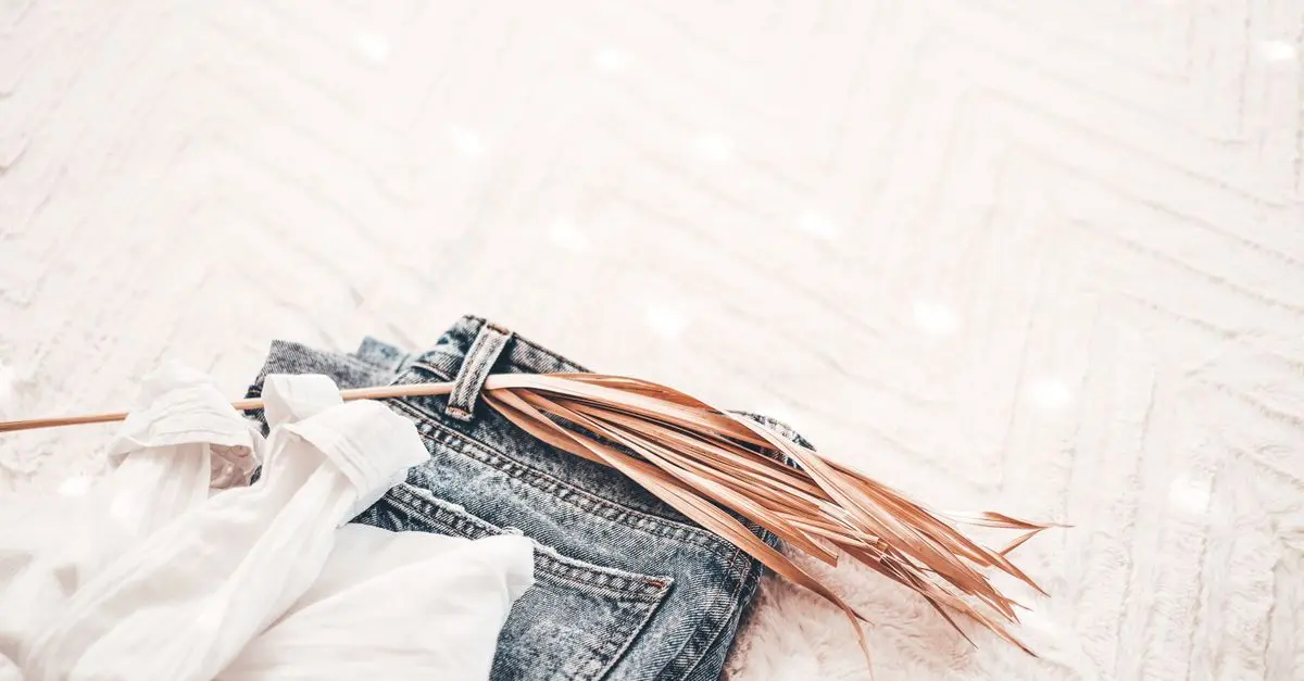 Cómo combinar prendas básicas para un look con estilo